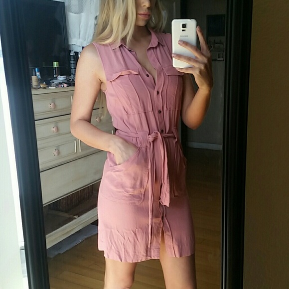 H&M Dresses & Skirts - 🌹H&M button down dress